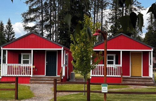 Coram Cabin | Cabin #8 | 10 Min to Glacier Park Entrance, Minutes to Glacier Park!