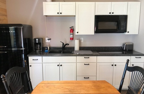 Coram Cabin | Cabin #9 | 10 Min to Glacier Park Entrance, Minutes to Glacier Park!