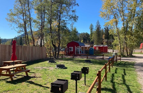 Coram Cabin | Cabin #9 | 10 Min to Glacier Park Entrance, Minutes to Glacier Park!