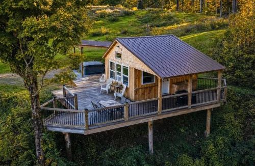 Franklin Springs House | Cabin Getaway - Hot Tub, Scenic Views, Hiking