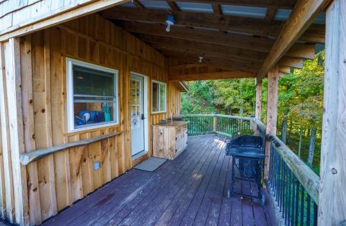 Franklin Springs House | Cabin Getaway - Hot Tub, Scenic Views, Hiking