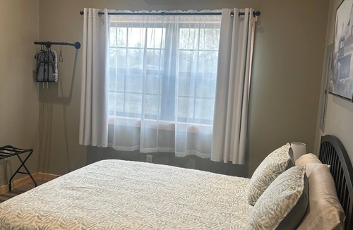 Vernon Cabin | Cabin - Room 12 - 1 Bedroom, full bath, mini-fridge, microwave
