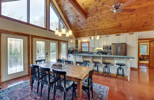 Edray Cabin | Cabin w/Hot Tub and WiFi: 4 Mi to Snowshoe Resort