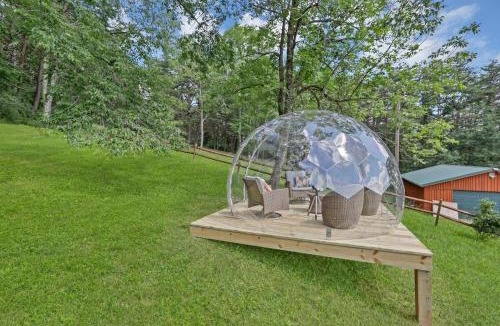 Logan House | Cabin with Stargazing Dome, Sauna, Hot Tub, Pickleball, Firepit