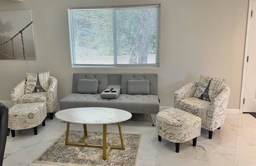 Calabasas House | Calabasas Stunning, Peaceful, New, 1 Bedroom Unit