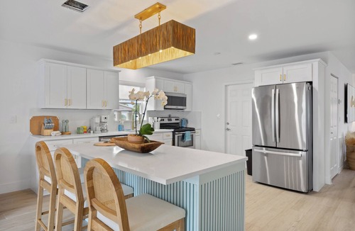 Golfview Harbor House | Caloosa Cabana: Heated Pool, Game Room, Putting Green, Fully Rennovated