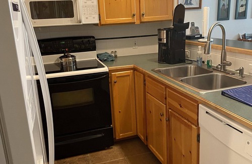 Edray House | Camp 4 #7: 2 Bedrooms, 2.5 Baths: Slope Side, Gas Fireplace.