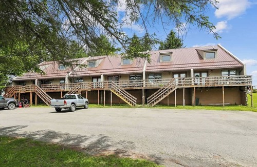 Canaan Valley Apartment | CanaanValley Views! FirePit - Arcade - ResortAmenities