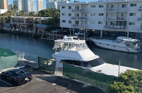 Eastern Shores Condo | Canal-front two-bedroom condo near Sunny Isles