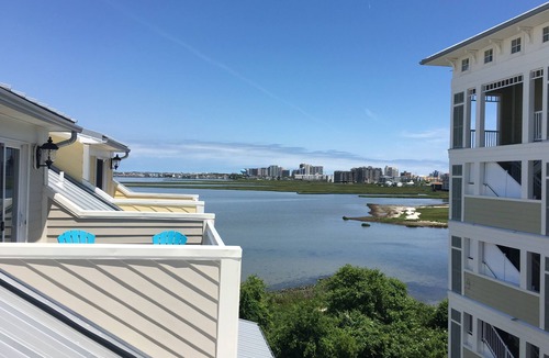 Sunset Island House | Canal Front Townhouse with Breathtaking Sunset Views of the Bay