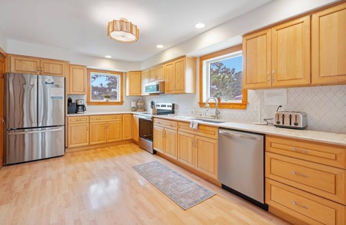 Deep Hole House | Canalfront home with Screened Porch by Seaside Vacations & Sales