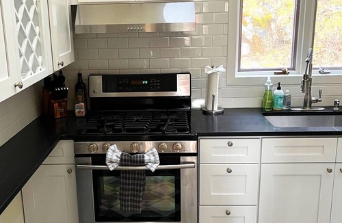 West Stockbridge House | Canary Lodge - Berkshires Mountain Retreat - 6 Guests