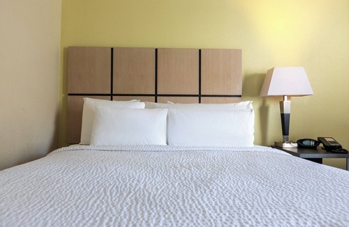 Bermuda Hotel | Candlewood Suites Colonial Heights Fort Lee by IHG