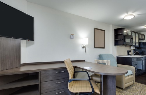 Edgewood Hotel | Candlewood Suites Fort Lauderdale Airport-Cruise, an Ihg Hotel