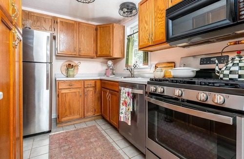 West Barnstable House | Cape Classic, Near Bay Beaches & Shopping Center