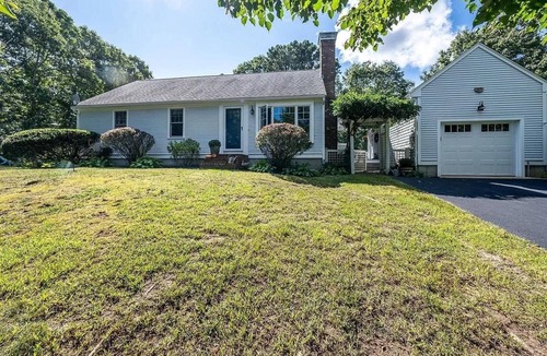 West Barnstable House | Cape Classic, Near Bay Beaches & Shopping Center
