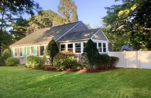 Dennis Port Cottage | Cape Cod Beach Cottage, only 5 minute walk to Glendon beach & local restaurants