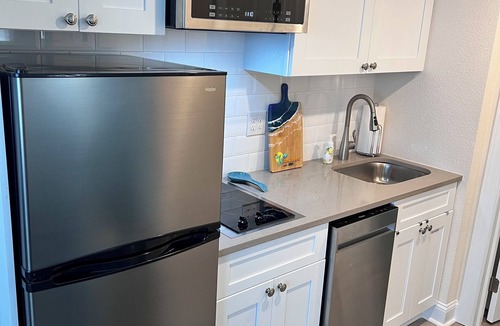 Wildwood Crest Condo | Cape Cod Inn Condos 307- Cocktails & Dreams with Ocean + Pool Views