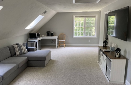 Sagamore Beach Apartment | Cape Cod Loft - Near Beaches & Canal
