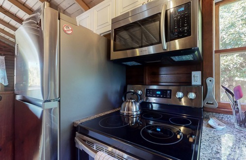 Campground Landing House | Cape cottage w/a full kitchen & furnished deck - steps from private beach