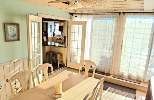 Villas House | Cape May/Walk to the Bay Beach/Pool/Hot Tub/2 Kings/Sleeps 14/DogsOK