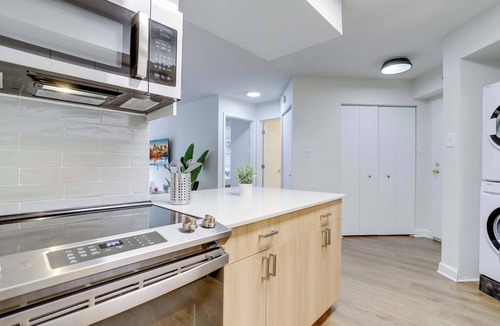 Pentagon City Apartment | Capitol Comfort, Stylish Stay