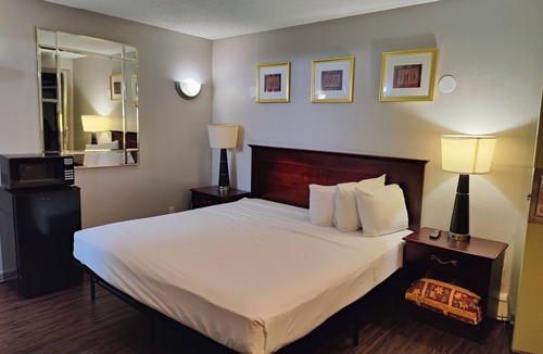 North Dartmouth Hotel | Capri Motel