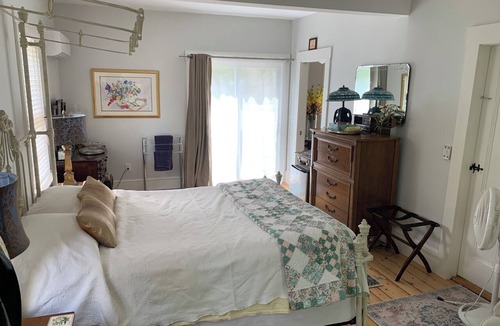 Harwich Port Bed & Breakfast | Captain Ellis Antique Home in Harwich Port, Cape Cod, MA - 1 Room Rental