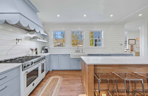 South Yarmouth House | Captain Isaiah House: 033-Y Classic Sea Captain's House, Walk/Bike to Everything