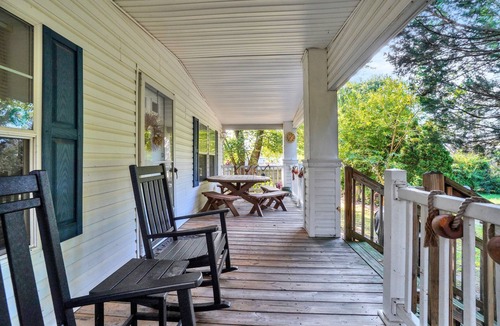 Bowers Beach House | Captain's Cottage- Walking distance to beach, 10 Mins to DE Turf