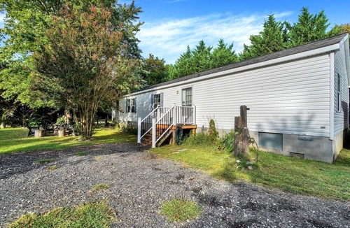 Bowers Beach House | Captain's Cottage- Walking distance to beach, 10 Mins to DE Turf