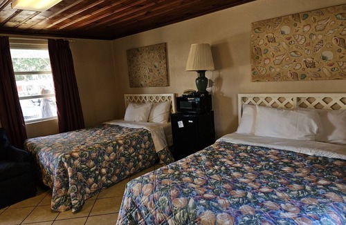 Long Beach Hotel | Captain's Cove Motel