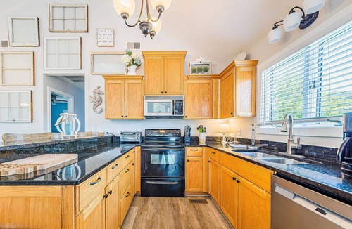 Duck House | Captain's Perch - Duck, Northpoint, 400 Yds to Beach, Pool, Hot Tub, Events, Flex Stays