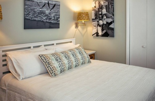 Ocracoke Cabin | 'Captain's Quarter' Bluff Shoal Motel - Apartment