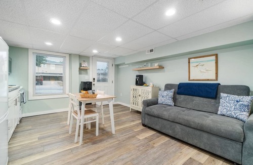 Emerald Isle Apartment | Captain`s Quarters|Easy Beach Access·Fire Pit·EI