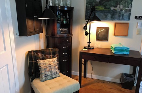 Lynn Bed & Breakfast | Captains quarters on the lake in lynn