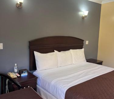 Studio City Hotel | Carlton Motor Lodge