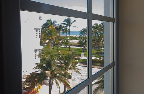 South Beach Condo | Carlyle Art Deco Residence on South Beach Ocean Drive Al Pacino would stay here!