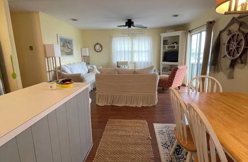 Colington Cottage | CAROLINA IN MY MIND - WALK TO THE BEACH, AWFUL ARTHURS, AND AVALON PIER -200YDS