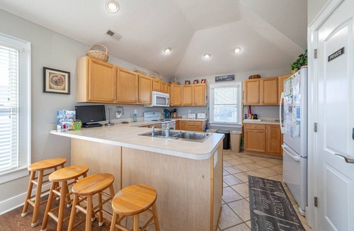 Whalehead Beach House | Carolina Sunrise - Corolla, Whalehead, Oceanside, 500 Yds to Beach, Pool, Hot Tub, Volleyball