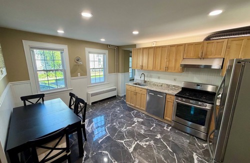 Saratoga Springs House | Caroline Street! 7BR/5.5BA HUGE!