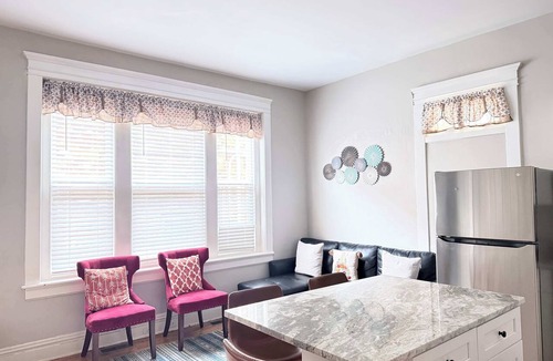 Museum District Apartment | Carytown nest/King Bed/fully fenced