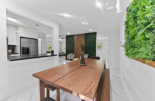 North Central Hollywood House | Casa Agape | Waterfront I HotTub