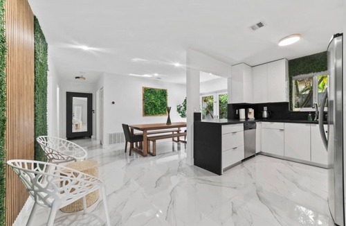 North Central Hollywood House | Casa Agape | Waterfront I HotTub