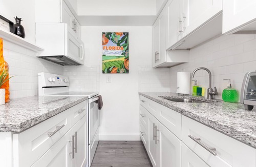 Middle River Terrace House | Casa Agave - Captivating & Sublime Garden Getaway with Private Patio & Parking