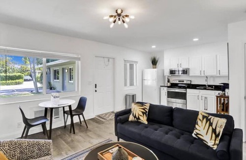 Middle River Terrace House | Casa Agave - Inspiring & Delightful Private Garden Retreat with Patio & Parking