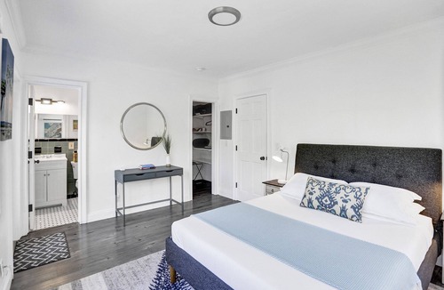 Middle River Terrace House | Casa Agave - Stylish & Peaceful Modern Retreat with Private Garden & Parking