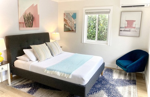 Middle River Terrace House | Casa Agave - Stylish & Peaceful Modern Retreat with Private Garden & Parking