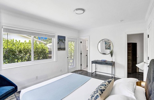 Middle River Terrace House | Casa Agave - Stylish & Peaceful Modern Retreat with Private Garden & Parking