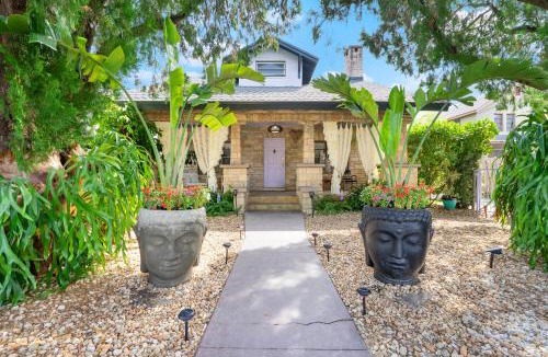 East Little Havana Villa | Casa Alaïa West Brickell Sleeps 20 Pool&Spa